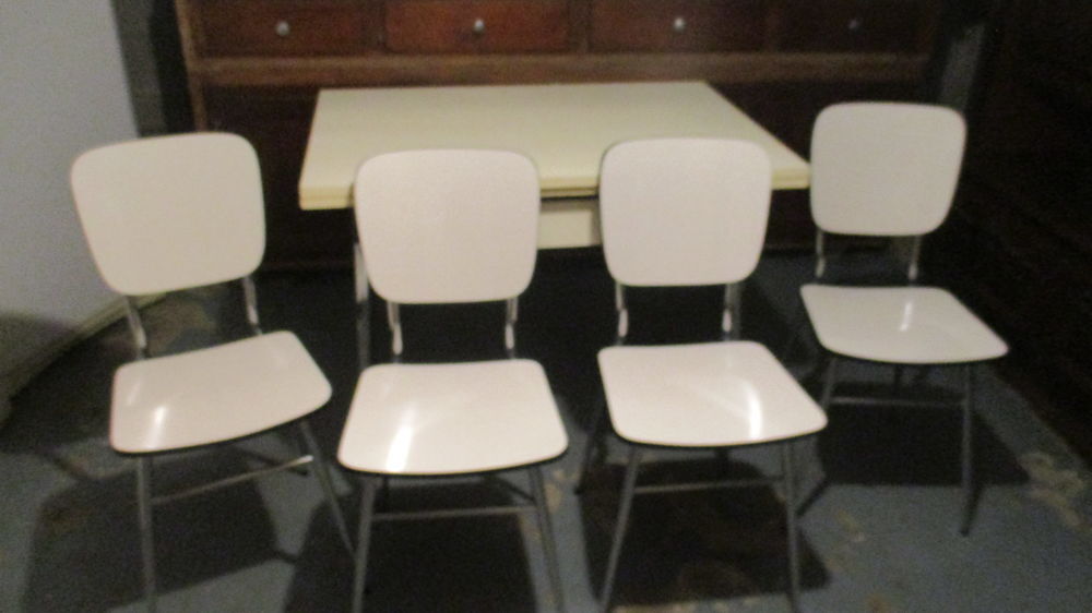10 CHAISES DE BISTROT Meubles