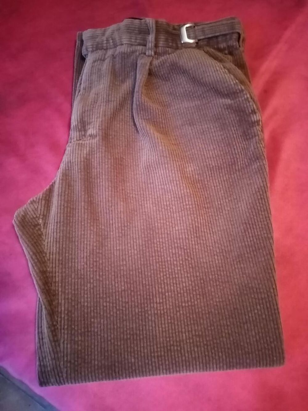 Pantalon en velours marron fonc&eacute; taille 44 Vtements