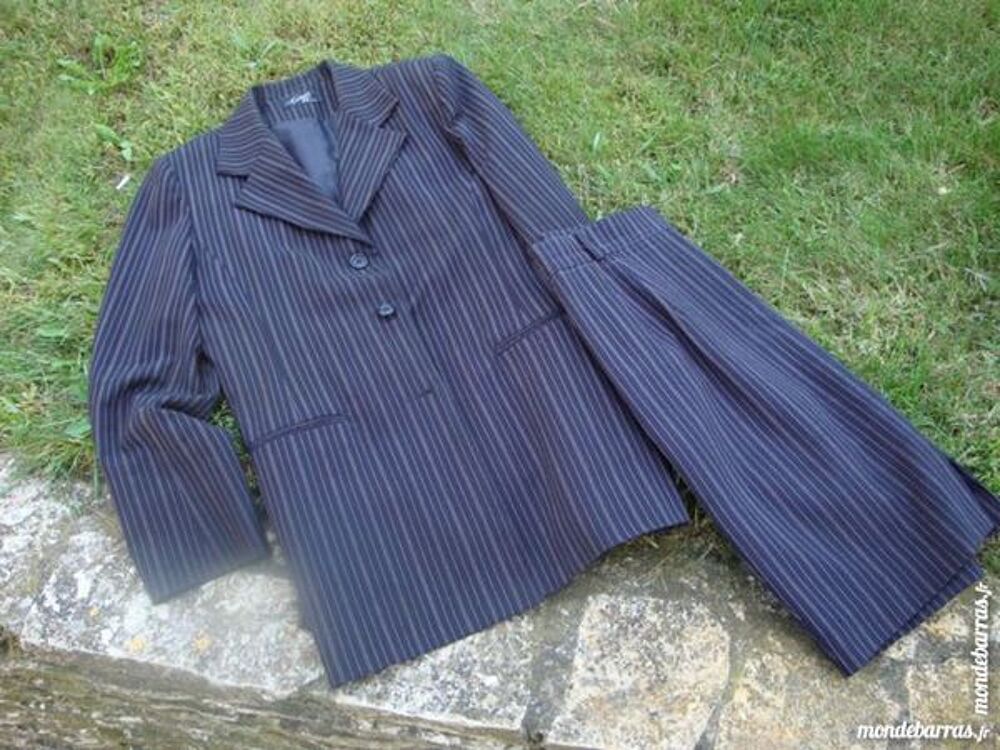 Tailleur ray&eacute;,veste et jupe crayon Vêtements