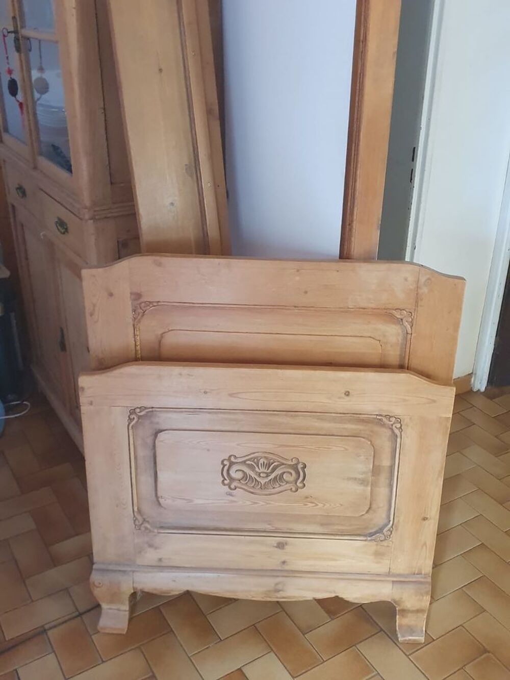 Magnifique lit scandinave en bois massif pour une personne Meubles