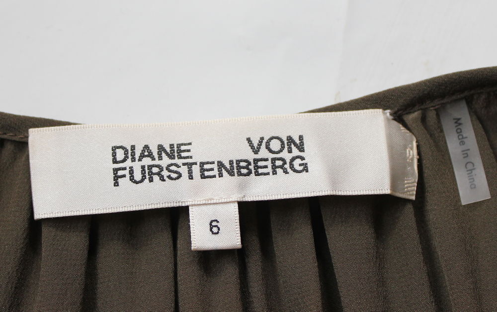 Combinaison soie kaki DIANE VON FURSTENBERG
T.6 38/40 Fr Vêtements