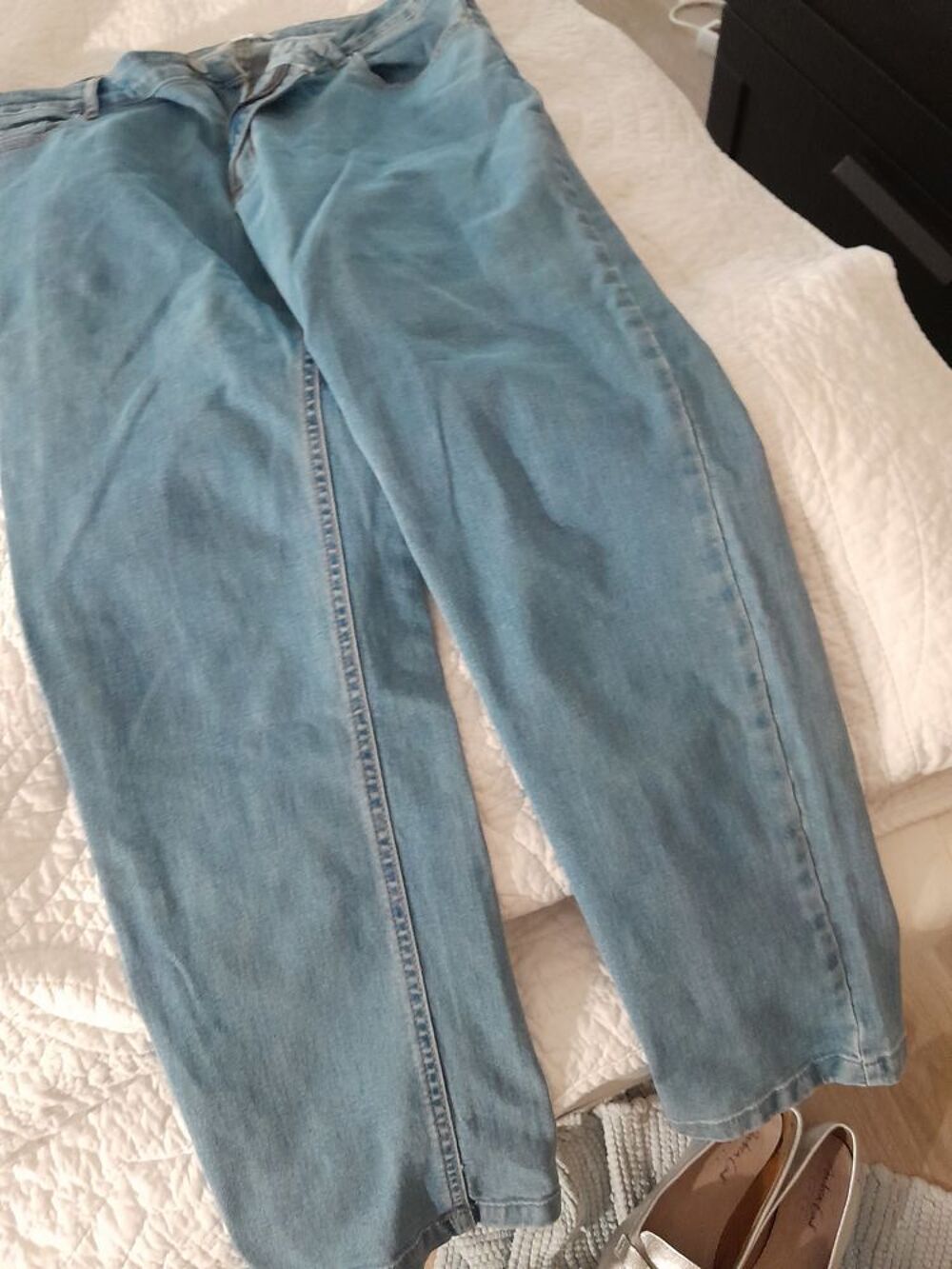Jean femme pratiquement neuf Vtements