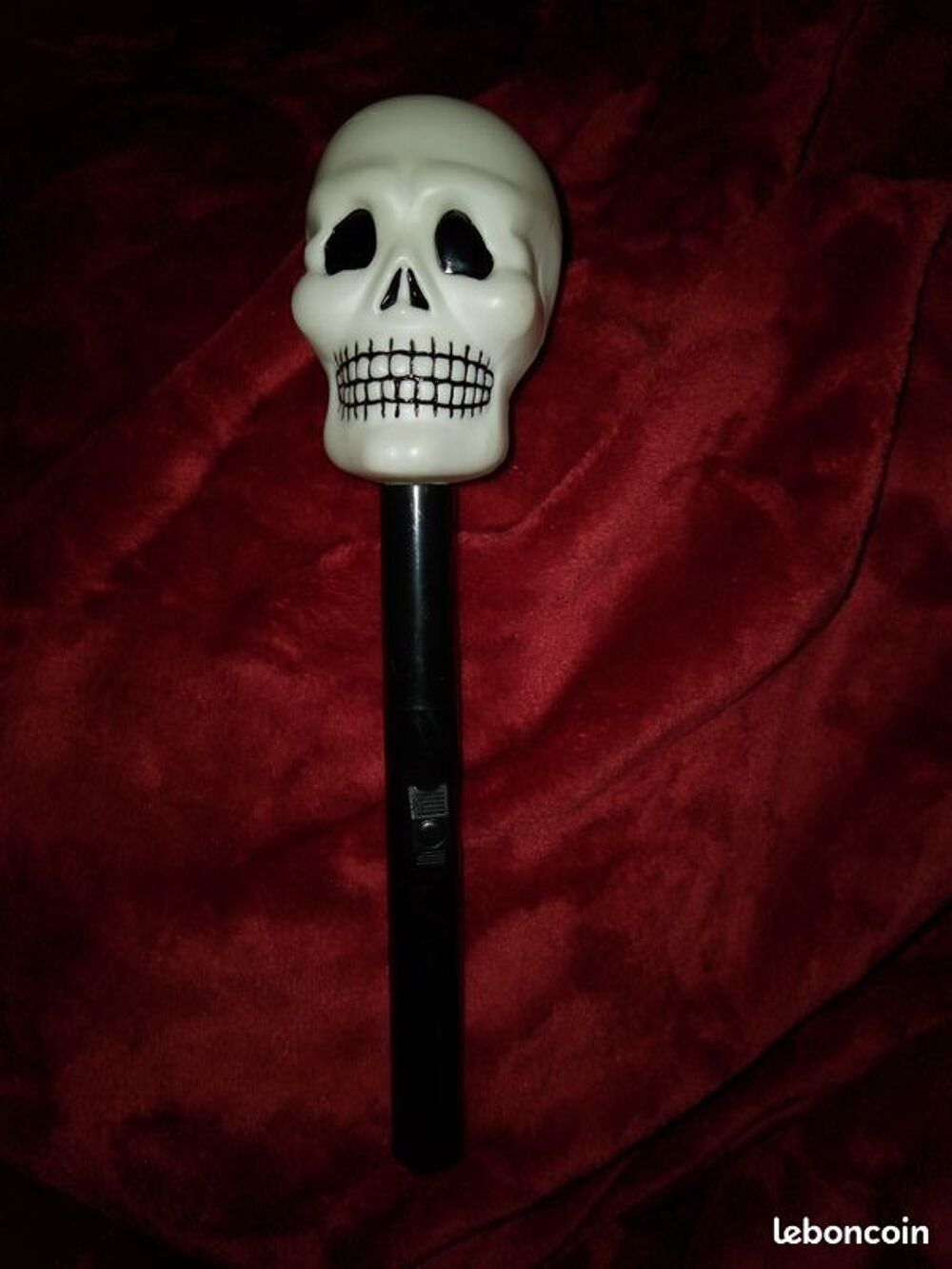b&acirc;ton lumineux t&ecirc;te de mort Halloween Jeux / jouets