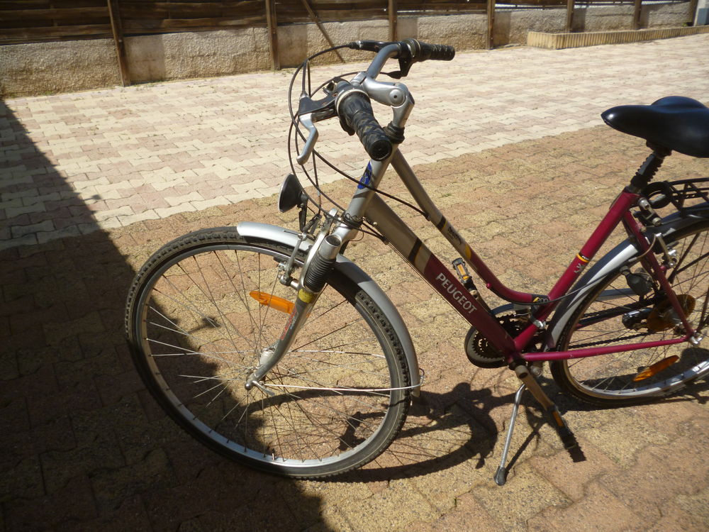 vend velot femme bonne &eacute;tat Vélos