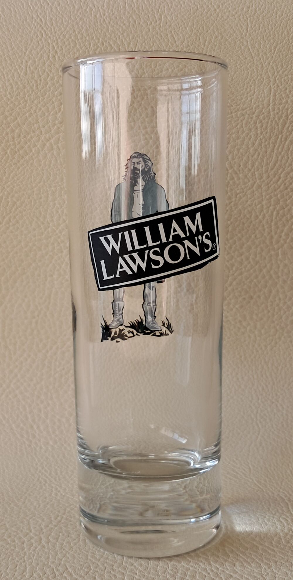 verre &agrave; whisky William Lawson's avec &eacute;cossais en kilt 
