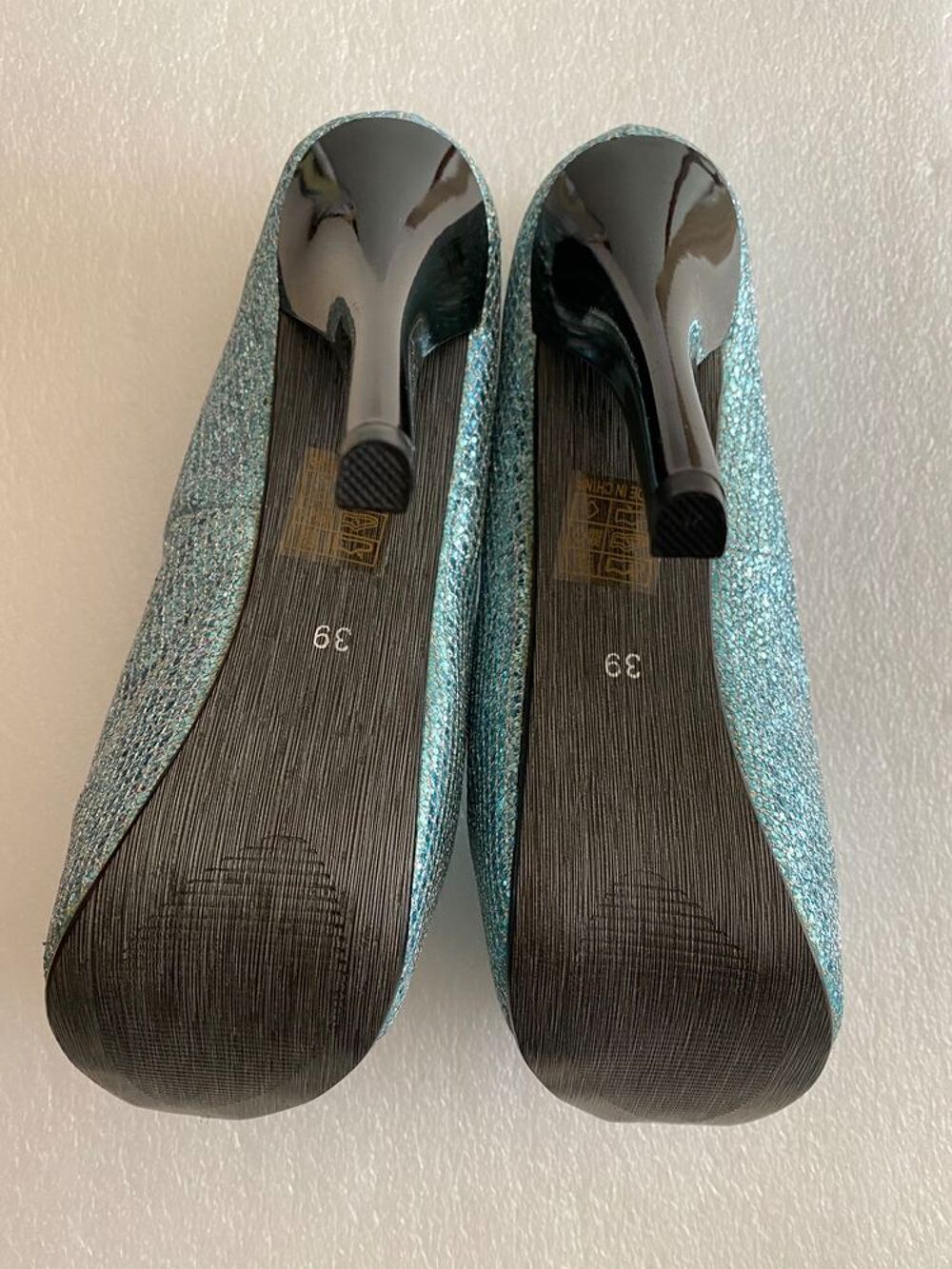 Chaussures a talons Bleu neuves pointure 39 Chaussures