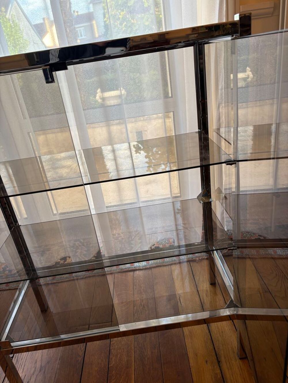 Vitrine en verre l&eacute;g&egrave;rement fum&eacute;, basse Meubles