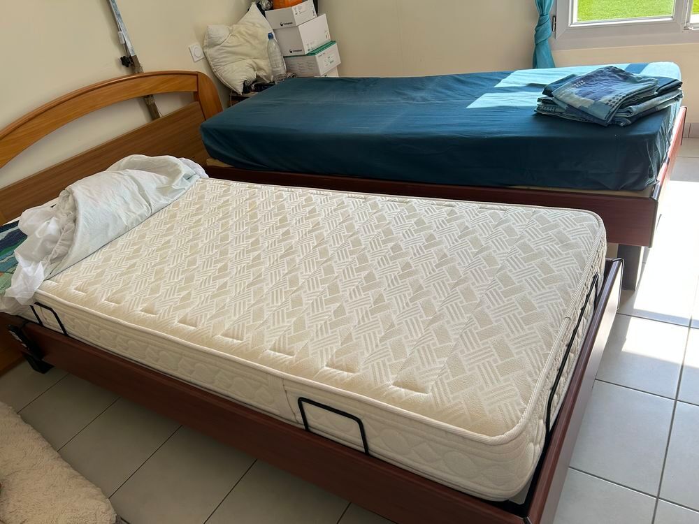 2 Sommiers &eacute;lectriques 80 x 200 avec matelas Meubles