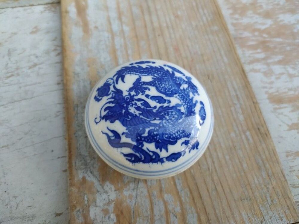 Boite Porcelaine de Chine D&eacute;cor Dragon Cire &agrave; Cachet Chinese Décoration
