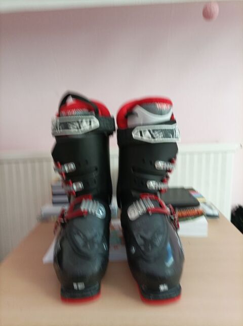 Chaussures de skis de marque ATO MIC . 52 Cormelles-le-Royal (14)