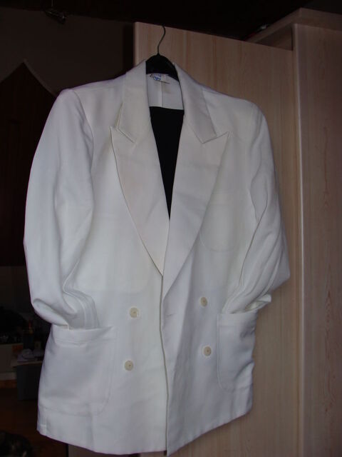 Tenue htelire
110 Melun (77)