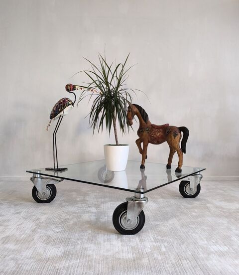 Belle table basse design en verre à roulettes 450 Créteil (94)