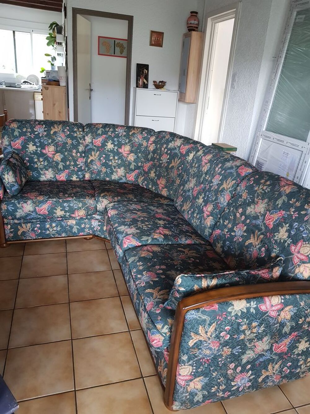grand canap&eacute; d'angle en tissus de style anglais Meubles