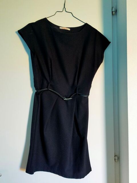 ROBE NOIRE 40 La Roche-sur-Yon (85)