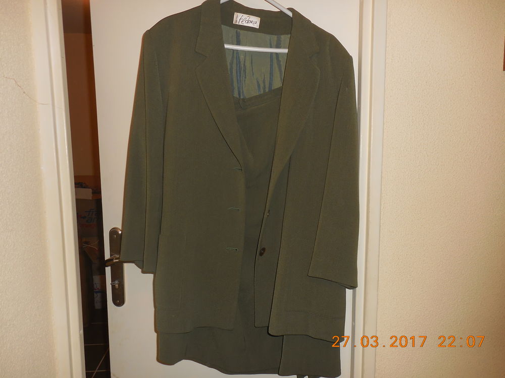 tailleur en dessous du genoux Vêtements