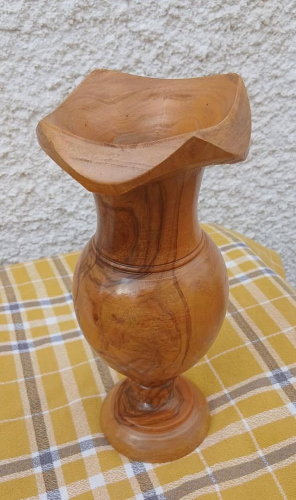 Vase en Bois d'Olivier Sculpt&eacute; de 26 cm : Tourn&eacute; &agrave; la Main Décoration