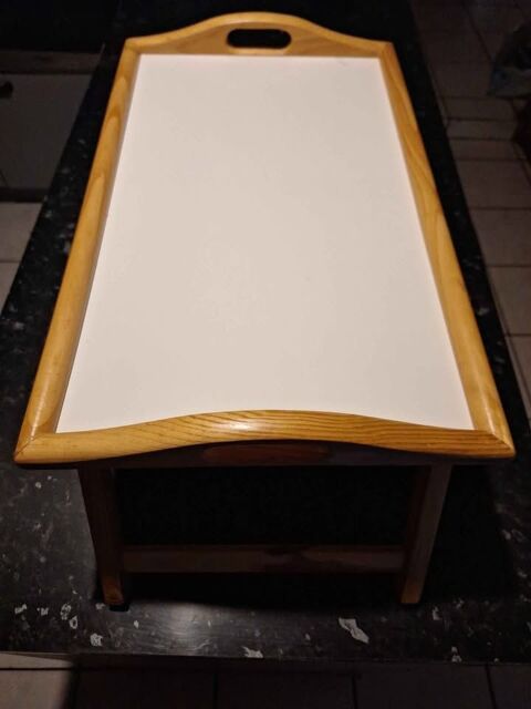 Plateau de lit pliable en bois/ table de petit déjeuner 15 Châtonnay (38)