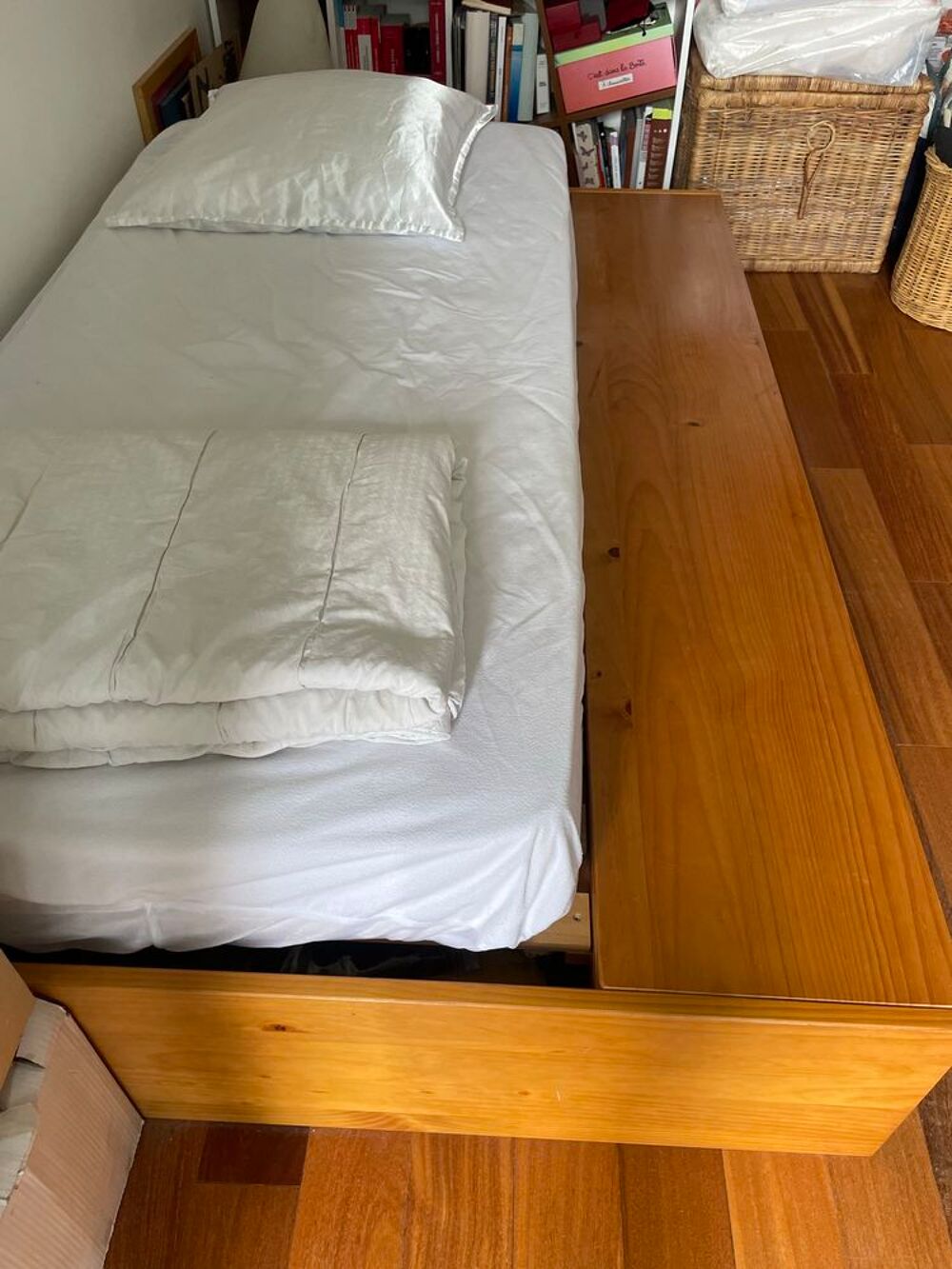 Lit Design en bois La Redoute Int&eacute;rieur avec petite marche (sommier 1 place + tiroir de rangement sous le lit) Meubles