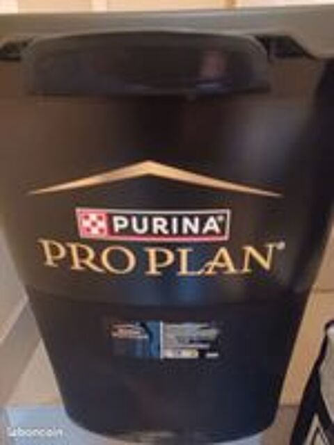   container avec sac croquettes Proplan 