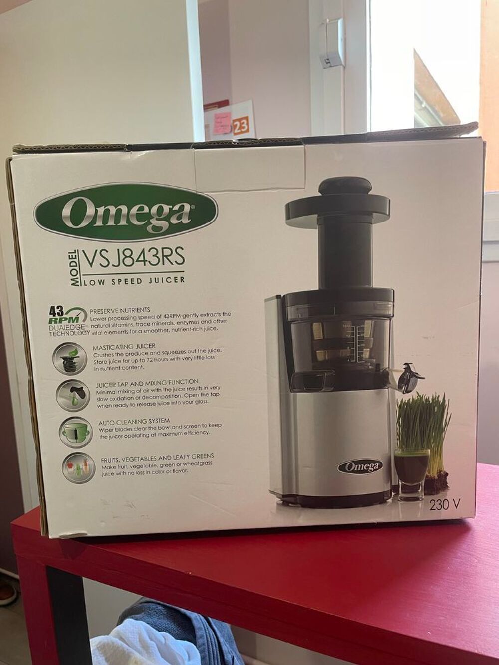 - [ ] Extracteur de jus Omega VSJ843RS €" Jus maison ultra vitamin&eacute; ! Electroménager