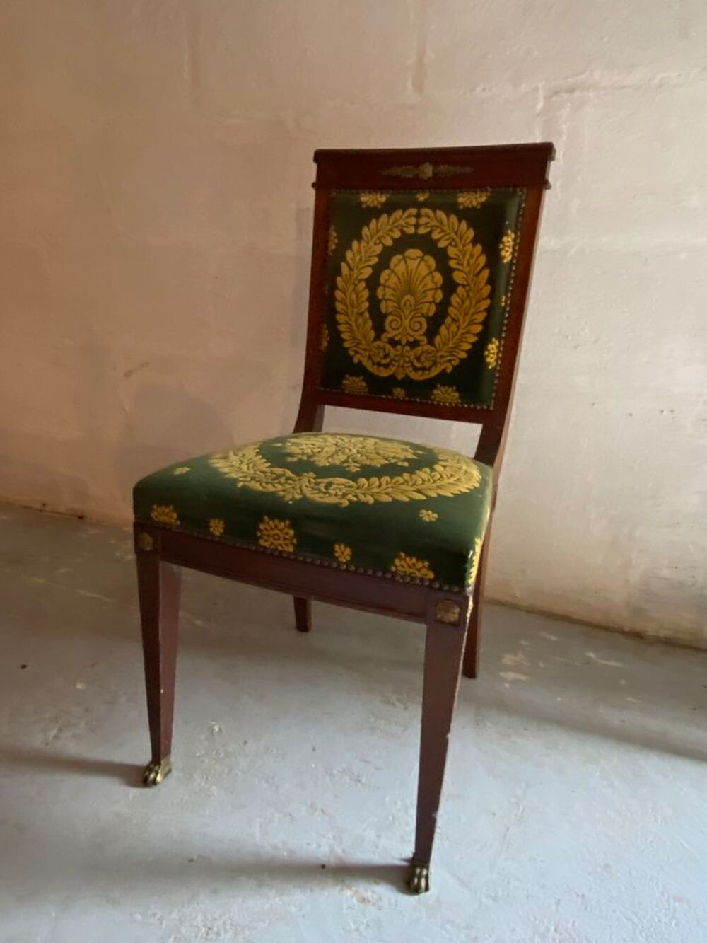 6 CHAISES DE STYLE 
L'ensemble tr&egrave;s bon &eacute;tat Meubles