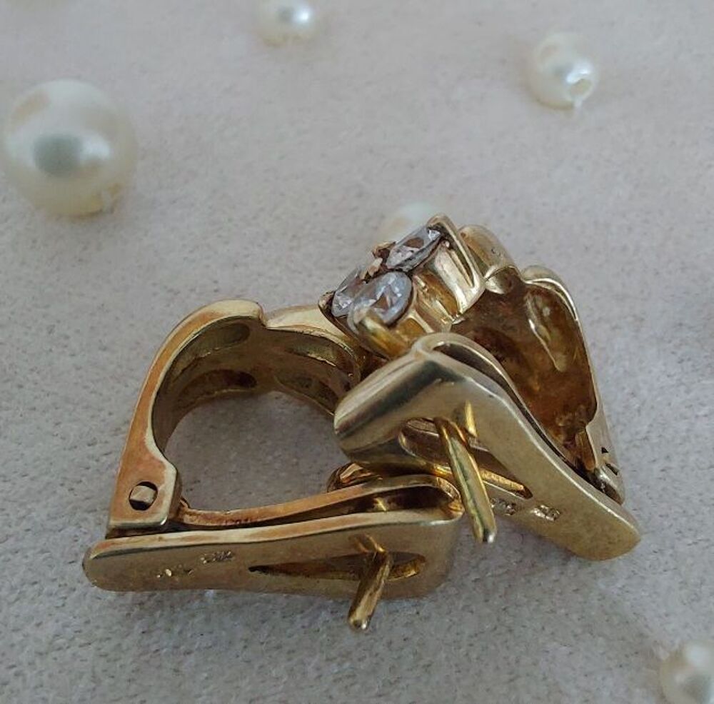 Boucles d'oreilles en plaqu&eacute; or- 4 brillants Bijoux et montres