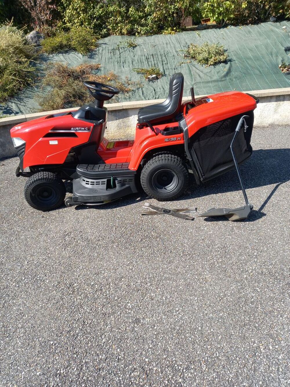 Tondeuse autoport&eacute;e Sentar Austin C Jardin