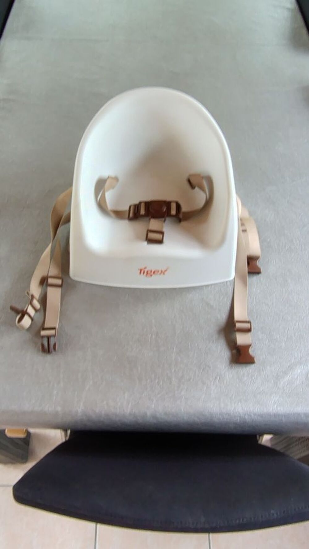 Chaises b&eacute;b&eacute; avec accessoires bon &eacute;tat Puériculture