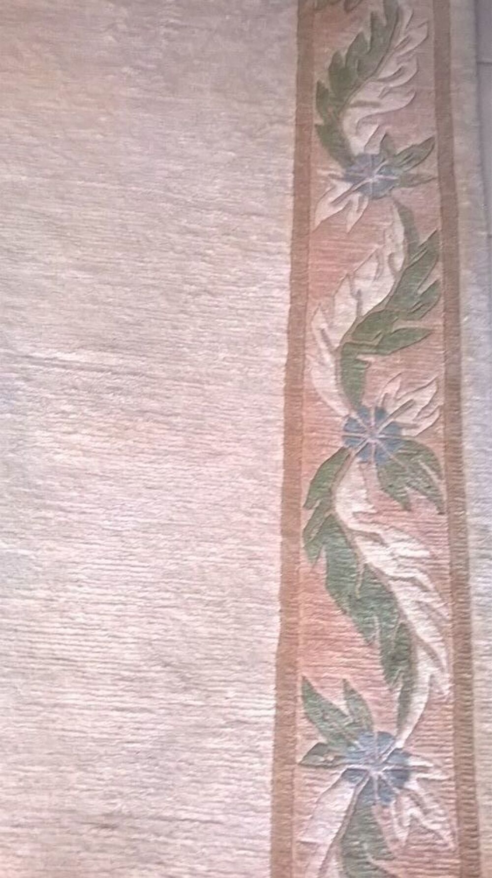 Tapis d'occasion, excellent &eacute;tat. Décoration