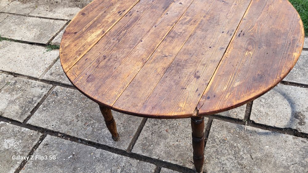 tr&egrave;s belle table ancienne Meubles