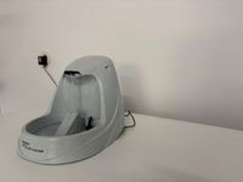   Fontaine à eau 5L pour chat et petit chien 29€
