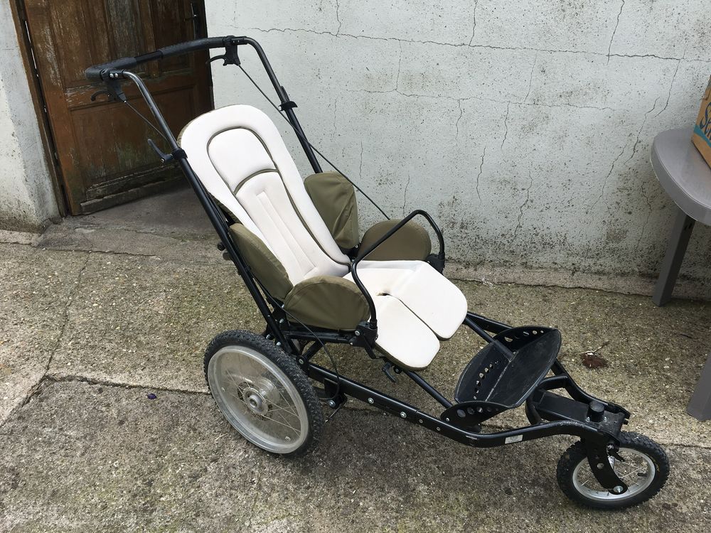 poussette cross trois cents euros Puériculture