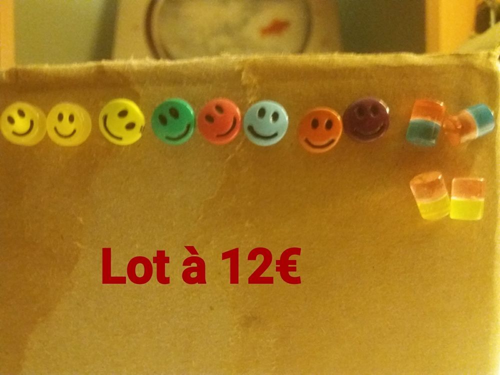 Lot paires de boucles d'oreilles Bijoux et montres