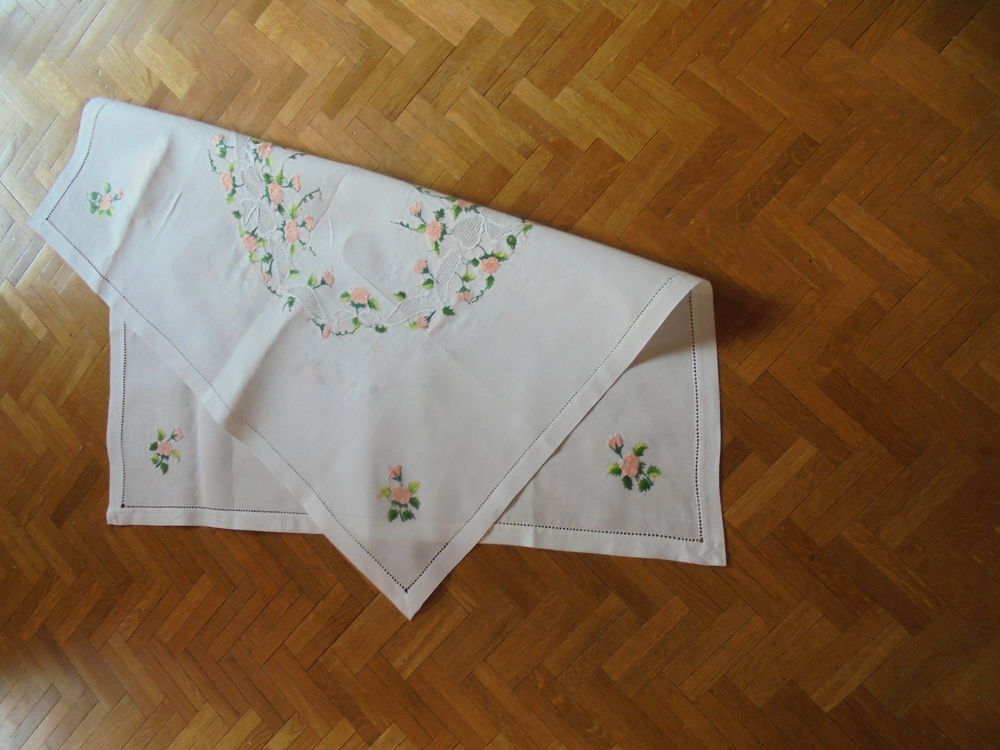 Nappe &agrave; th&eacute;, jours et broderies (52) Décoration