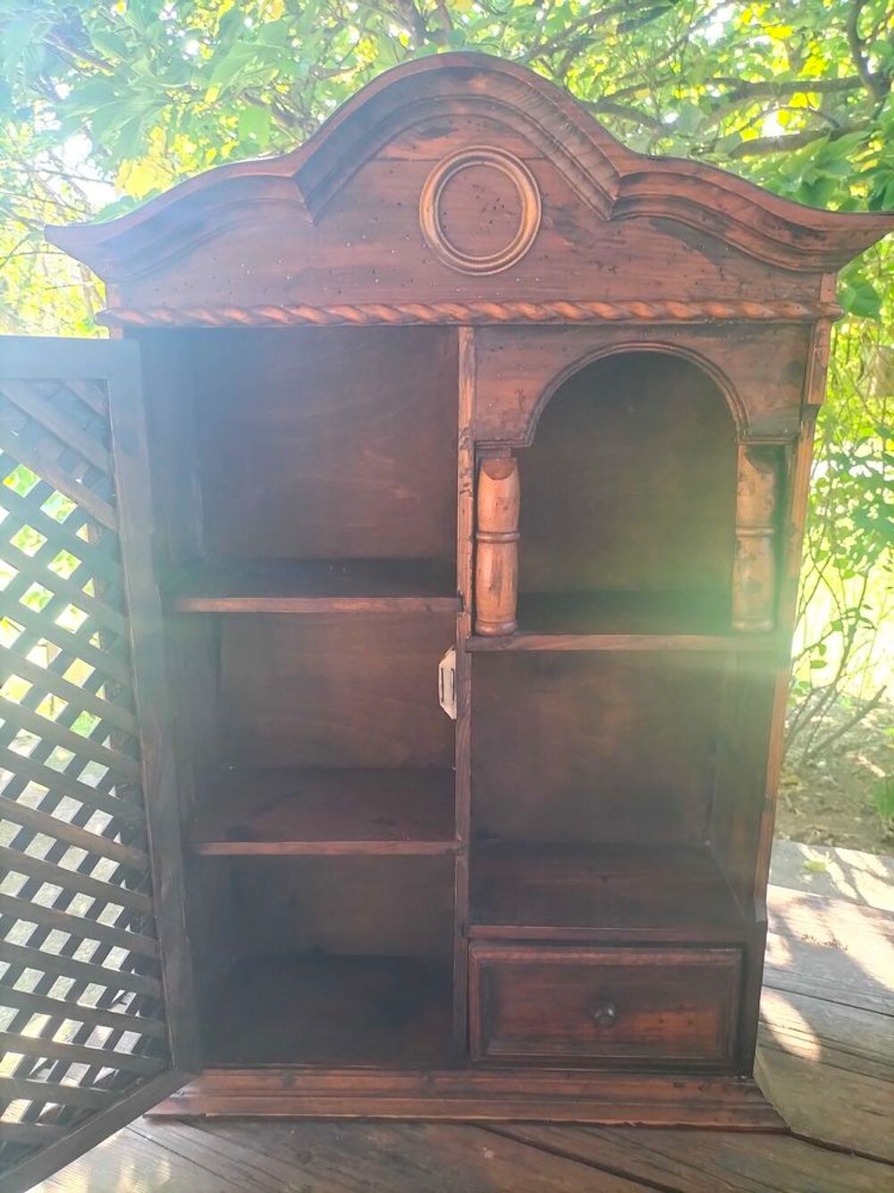 Ancienne armoire suspendue Décoration