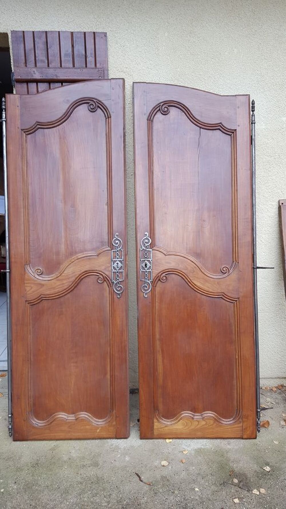 ARMOIRE EN CHATAIGNIER MASSIF Meubles