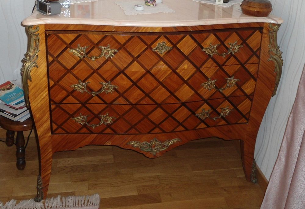 Commode ancienne en bois de rose marquet&eacute; Meubles
