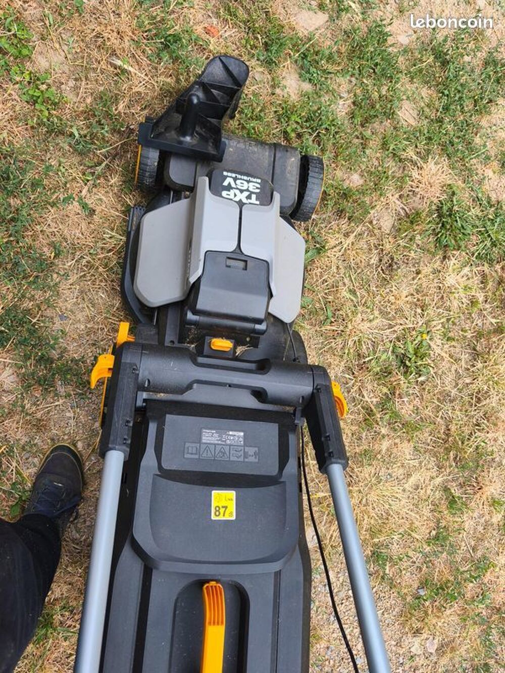 Tondeuse 36V Titan tr&egrave;s peu utilis&eacute;e Bricolage