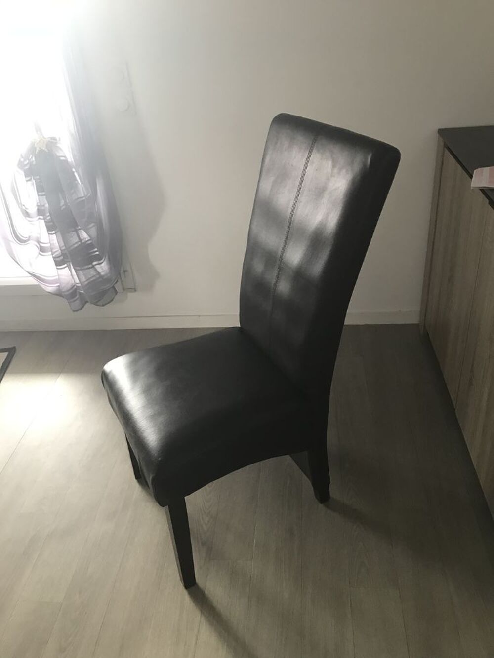 4 chaises couleur marrons Meubles