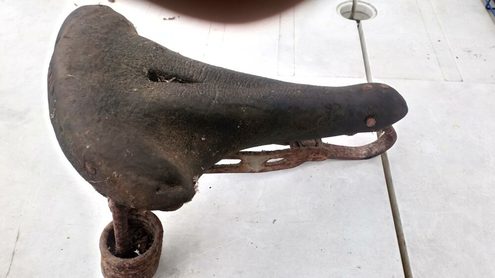 ANCIENNE SELLE DE VELO Décoration