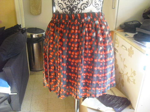 jupe plissée NEUVE motifs cerises VERO MODA TAILLE M 8 Lyon 5 (69)