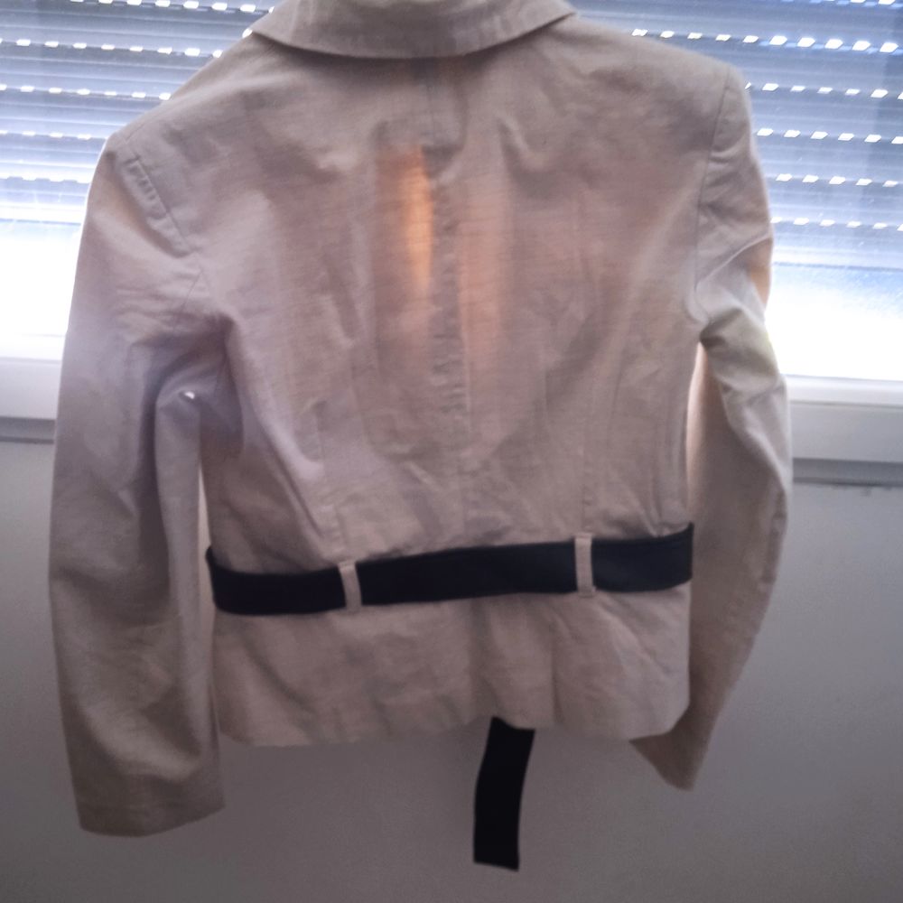  veste de type tailleur fermeture bouton, &eacute;cru, ceinture mar Vêtements