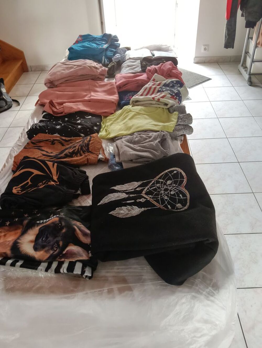 V&ecirc;tements femme S/XL.gars 12,14 ans homme 41/42 fille 4, 5,6 Vêtements