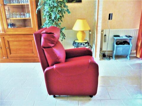 FAUTEUIL MÉDICALISÉ ELEC NEUF 2 MOTEURS RELEVEUR & RELAX b Miramas (13)