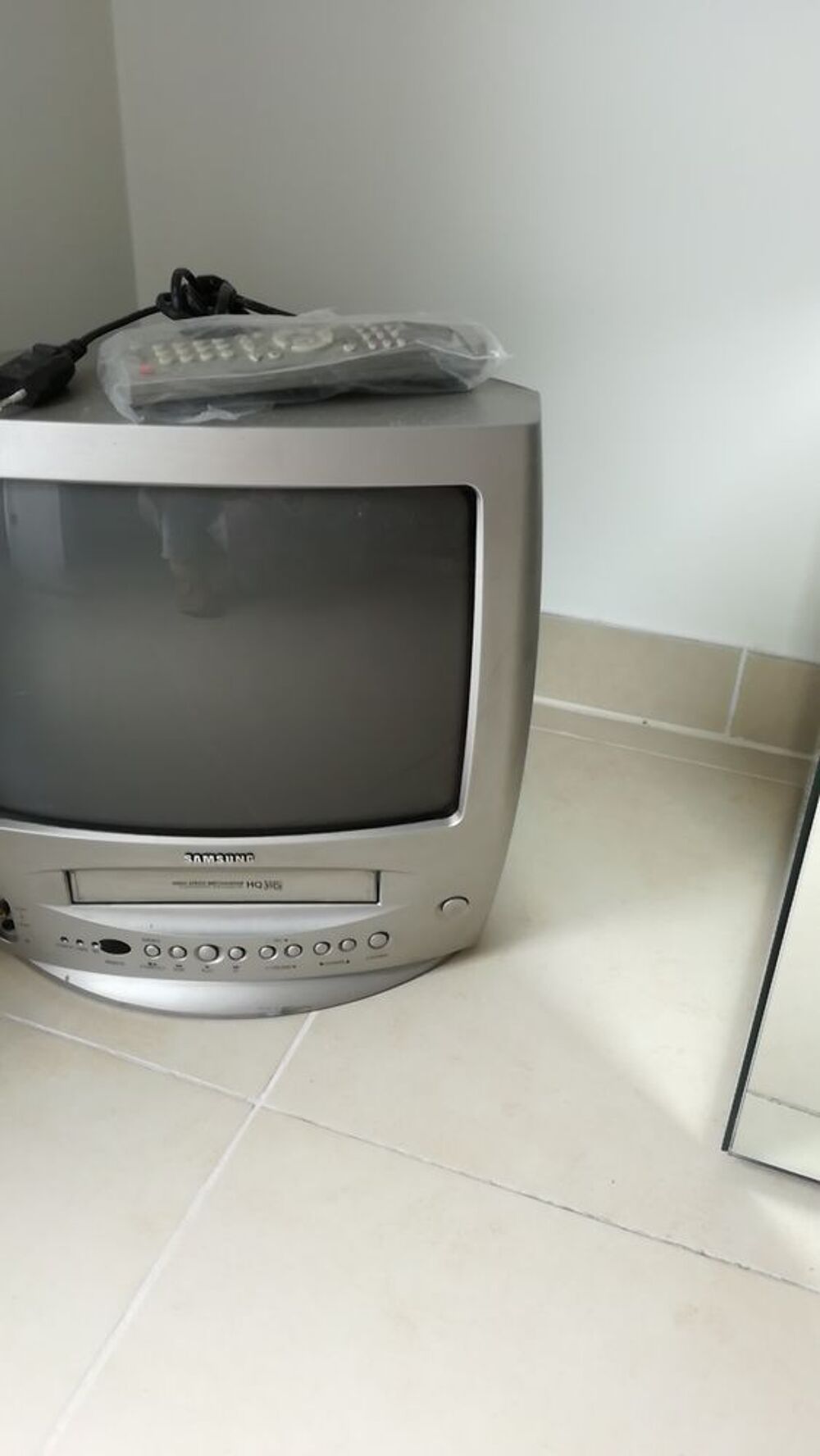 TV / MAGNETOSCOPE SAMSUNG 37 cm Photos/Video/TV