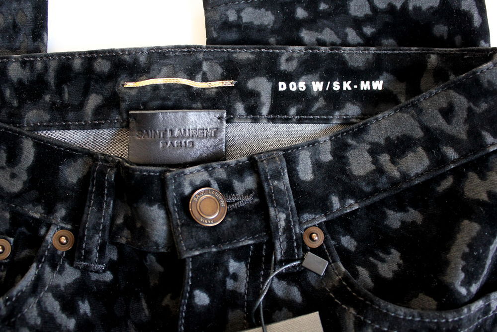 Pantalon print panth&egrave;re noire SAINT LAURENT 
T.25 FR - S Vêtements