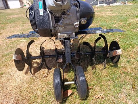 Motoculteur avec moteur HONDA    80 cm de largeur 
190 Marnoz (39)
