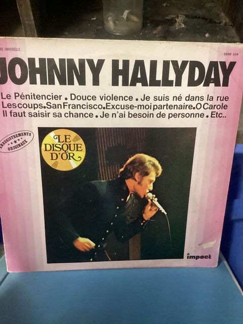 21 45 tours plus 1 33 tours de Hallyday  20 Vimoutiers (61)