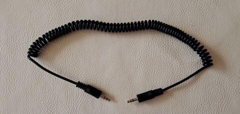 c�ble avec double sortie 
prise Jack 3,5 mm 
made in France  3 Carnon Plage (34)