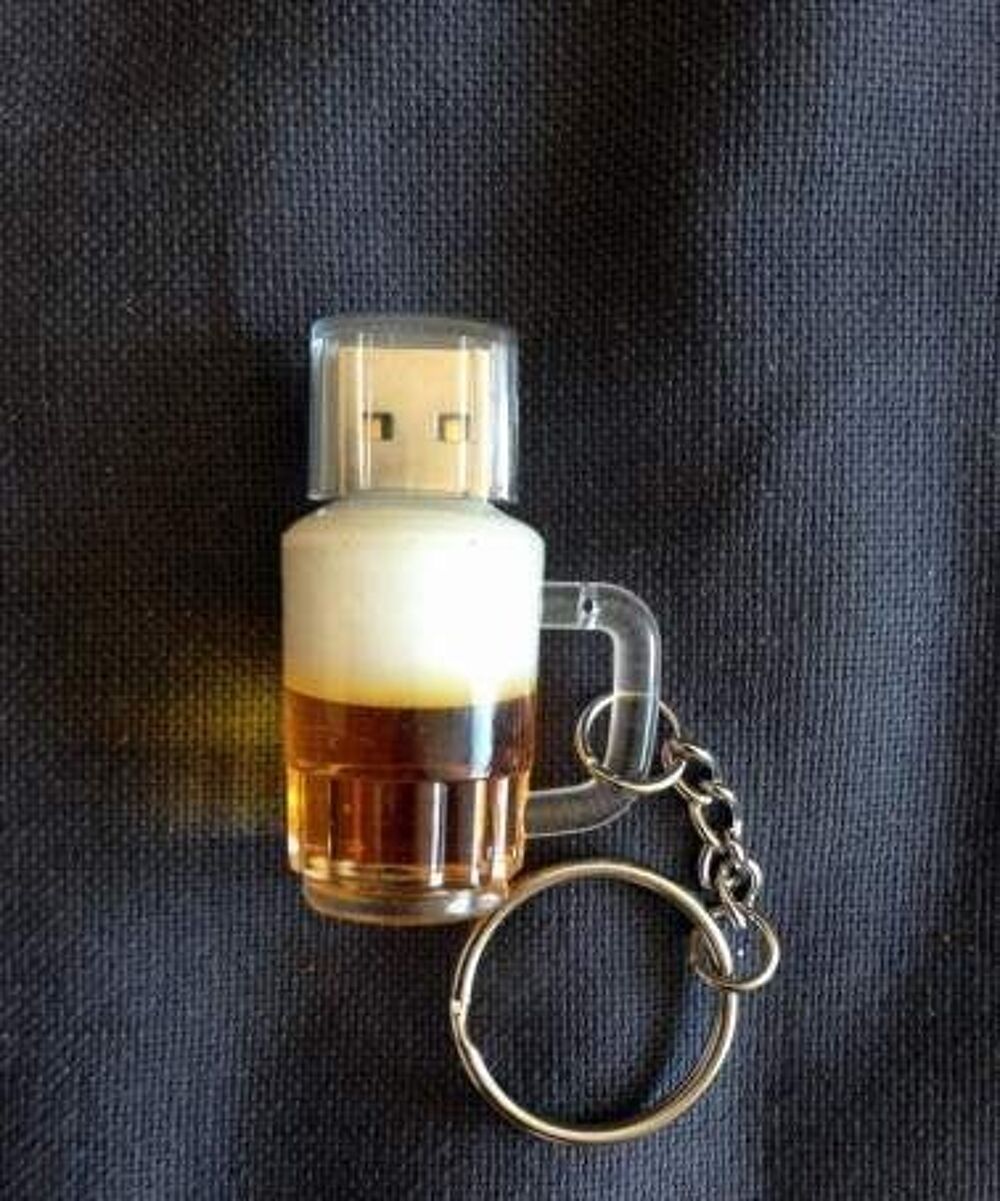 Cl&eacute; / key usb 8 go imitation verre &agrave; bi&egrave;re Matériel informatique